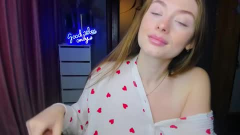 Snapshot of demure_soul chatting on September 13, 4:23 am Sophie online show from September 13, 4:23 am
