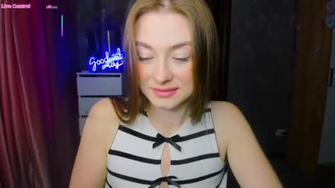 Snapshot of demure_soul chatting on September 26, 8:18 am Sophie online show from September 26, 8:18 am