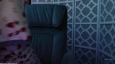 Snapshot of demuredeliah chatting on February 21, 1:55 am Deliah online show from February 21, 1:55 am