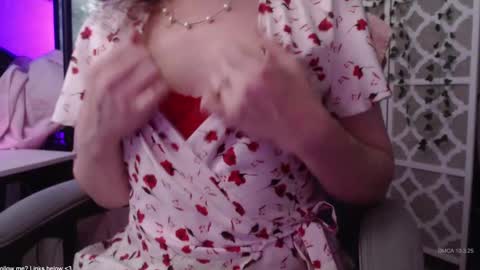 Snapshot of demuredeliah chatting on October 3, 8:28 pm Deliah online show from October 3, 8:28 pm