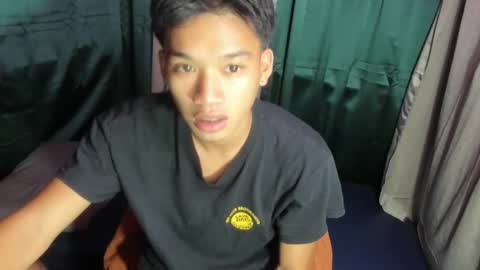 Snapshot of den_cummers chatting on February 9, 2:32 pm den_cummers online show from February 9, 2:32 pm