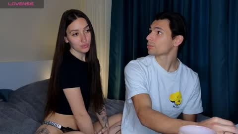 den_kikki online show from April 20, 5:43 am