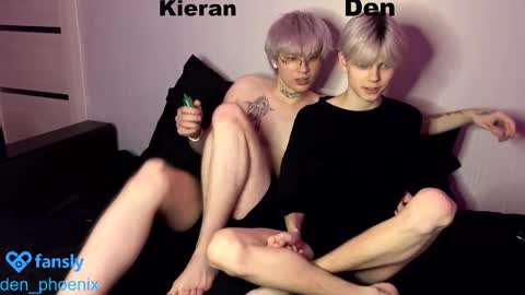 Snapshot of den_phoenix_ chatting on September 27, 8:58 pm Den Shorty online show from September 27, 8:58 pm