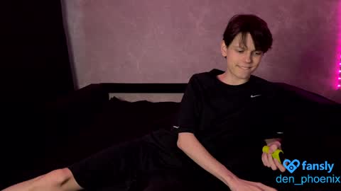 Snapshot of den_phoenix_ chatting on April 22, 2:03 am Den Shorty online show from April 22, 2:03 am