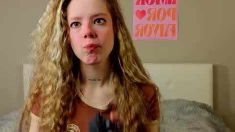 Emma online show from February 15, 6:26 pm