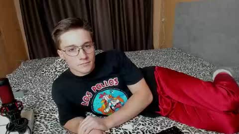 Snapshot of deni_boy99 chatting on October 25, 6:46 pm Deni online show from October 25, 6:46 pm