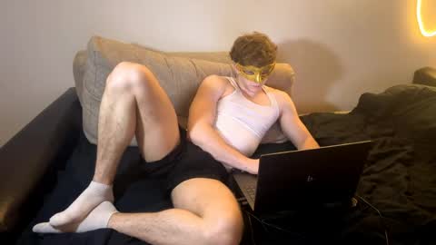 Snapshot of deniel_horny chatting on May 18, 5:08 pm Deni online show from May 18, 5:08 pm