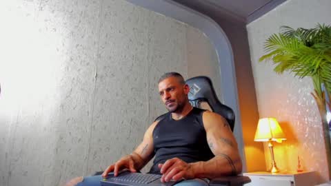 dennis_cox_ online show from February 1, 6:08 pm