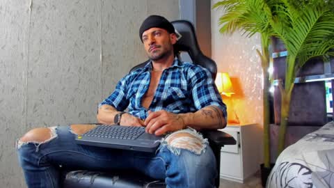 dennis_cox_ online show from February 5, 1:11 pm