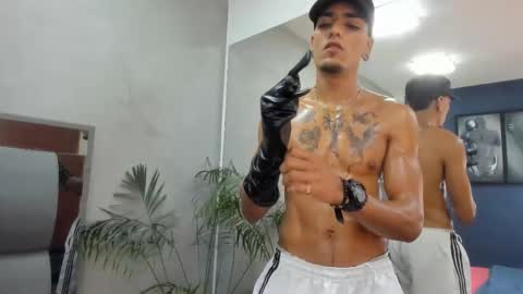 Snapshot of dennis_kinsey chatting on February 19, 7:54 pm Dennis Kinsey online show from February 19, 7:54 pm