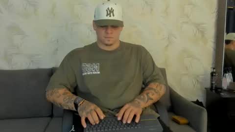 dennis munera online show from December 3, 11:01 am