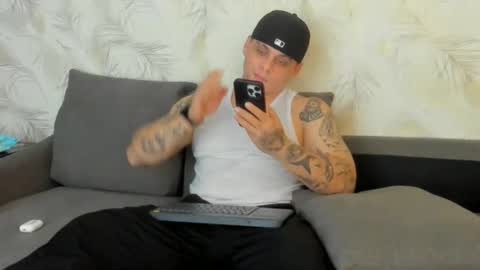 dennis munera online show from December 4, 11:08 am