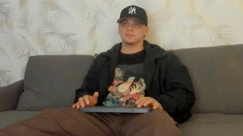 dennis munera online show from December 8, 10:52 am