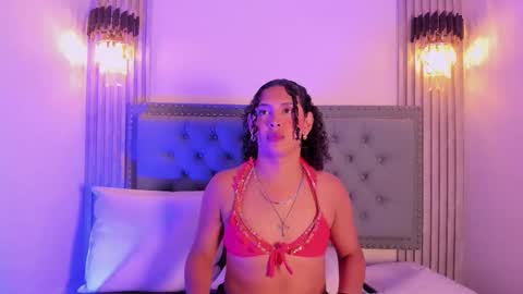 Snapshot of dennise_sinclair chatting on February 6, 8:23 pm Denisse online show from February 6, 8:23 pm