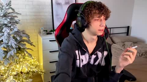 Snapshot of denobluora chatting on December 12, 12:33 pm Jasper   online show from December 12, 12:33 pm