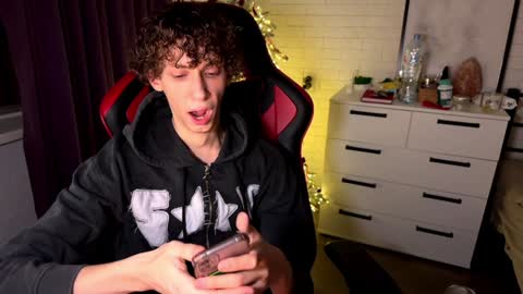 Snapshot of denobluora chatting on December 14, 2:12 am Jasper   online show from December 14, 2:12 am