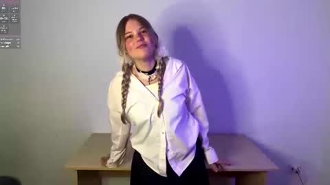 Snapshot of deonnahobb chatting on June 20, 7:49 pm Luna online show from June 20, 7:49 pm
