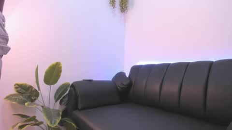 Snapshot of dereck_g chatting on April 10, 8:24 pm dereck_g online show from April 10, 8:24 pm