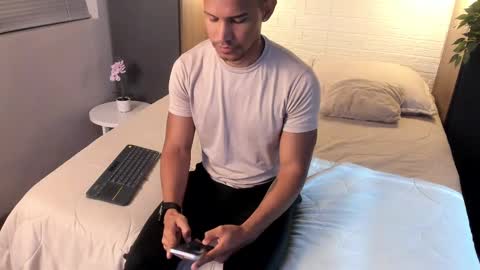 Snapshot of dereck_myers chatting on December 16, 2:15 am Dereck Myers online show from December 16, 2:15 am