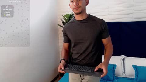 Snapshot of dereck_myers chatting on December 30, 3:03 am Dereck Myers online show from December 30, 3:03 am