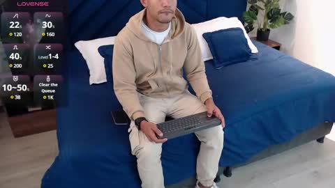 Snapshot of dereck_myers chatting on January 8, 3:19 am Dereck Myers online show from January 8, 3:19 am