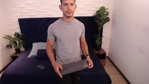 Snapshot of dereck_myers chatting on January 13, 3:23 am Dereck Myers online show from January 13, 3:23 am