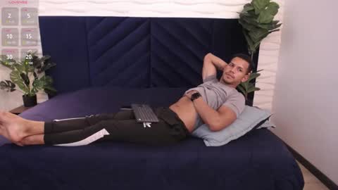 Snapshot of dereck_myers chatting on January 13, 6:27 am Dereck Myers online show from January 13, 6:27 am