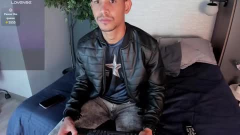 Snapshot of dereck_myers chatting on February 16, 7:49 pm Dereck Myers online show from February 16, 7:49 pm