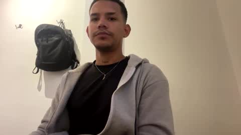 Snapshot of dereck_myers chatting on February 15, 7:05 am Dereck Myers online show from February 15, 7:05 am