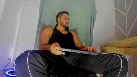 dereckhardd online show from April 5, 9:01 pm