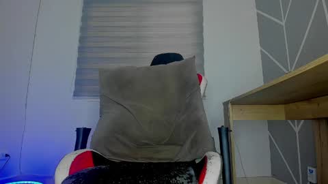 dereckhardd online show from April 7, 10:31 pm