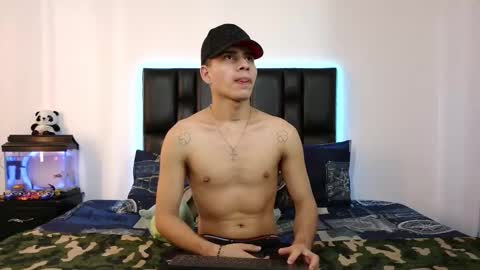 Snapshot of dereek_hot chatting on March 2, 3:41 am DEREEK online show from March 2, 3:41 am