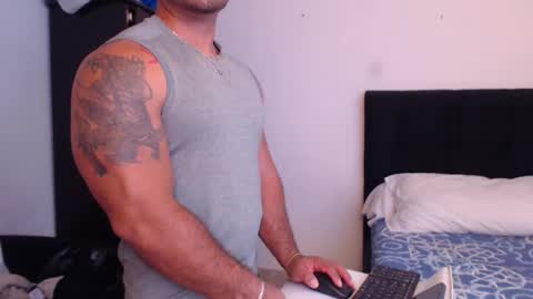 Snapshot of derek_group chatting on October 16, 2:51 pm Derek online show from October 16, 2:51 pm