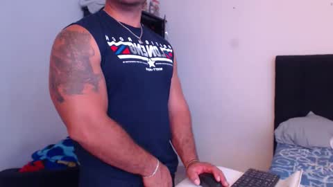 Snapshot of derek_group chatting on October 17, 1:35 pm Derek online show from October 17, 1:35 pm