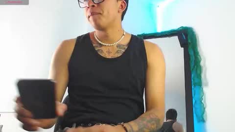 Derek online show from January 5, 7:06 pm