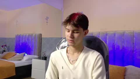 derek_sinn online show from April 2, 7:33 pm