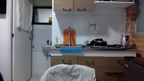 Snapshot of derek_smiith chatting on December 11, 5:00 am Derek smiith online show from December 11, 5:00 am