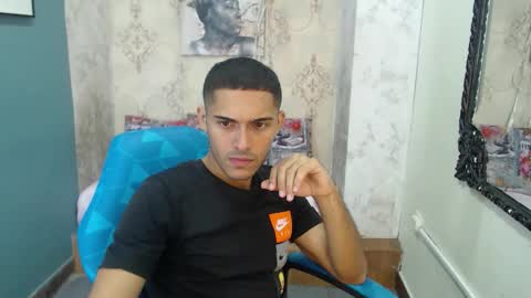 Snapshot of derek_storm_ chatting on October 28, 10:30 am D E R E K online show from October 28, 10:30 am