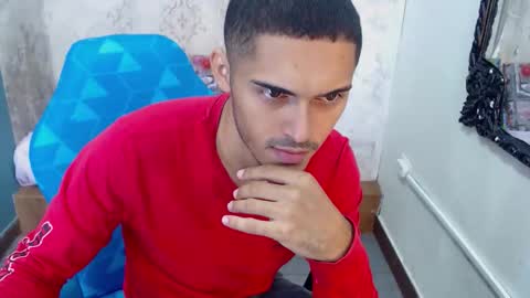 Snapshot of derek_storm_ chatting on October 30, 10:49 am D E R E K online show from October 30, 10:49 am