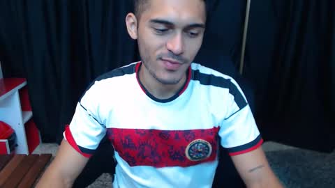 Snapshot of derek_storm_ chatting on November 21, 10:58 am D E R E K online show from November 21, 10:58 am