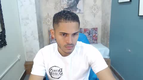 Snapshot of derek_storm_ chatting on December 2, 12:21 pm D E R E K online show from December 2, 12:21 pm