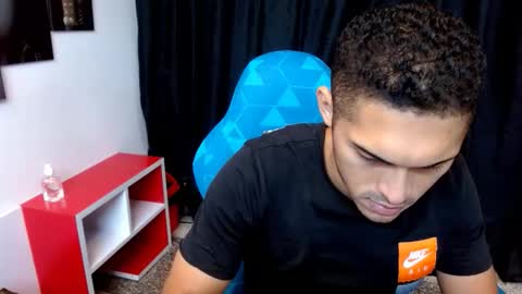 Snapshot of derek_storm_ chatting on December 21, 12:56 pm D E R E K online show from December 21, 12:56 pm