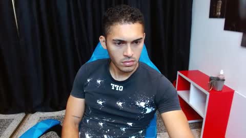 Snapshot of derek_storm_ chatting on December 22, 12:35 pm D E R E K online show from December 22, 12:35 pm