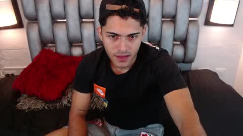 Snapshot of derek_storm_ chatting on April 8, 11:32 am D E R E K online show from April 8, 11:32 am