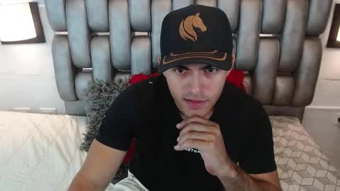 Snapshot of derek_storm_ chatting on April 16, 12:50 pm D E R E K online show from April 16, 12:50 pm