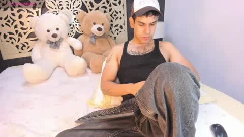 derek_voss online show from May 19, 12:33 pm