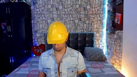 Snapshot of derekk_cute chatting on January 21, 2:54 am DEREKK online show from January 21, 2:54 am