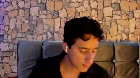 Snapshot of derekk_cute chatting on January 22, 6:10 am DEREKK online show from January 22, 6:10 am