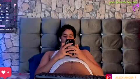 Snapshot of derekk_cute chatting on January 29, 6:43 am DEREKK online show from January 29, 6:43 am