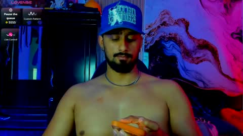 Snapshot of derekk_cute chatting on March 24, 5:12 am DEREKK online show from March 24, 5:12 am